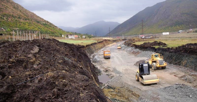Rruga e Arbrit, firmoset kontrata 240 mln euro, punimet fillojne brenda 2018
